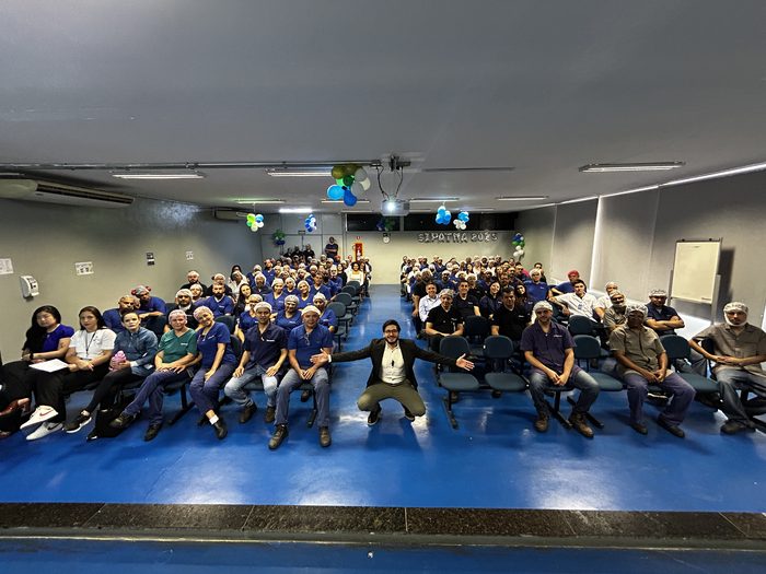 Edu Pigozzi durante palestra corporativa